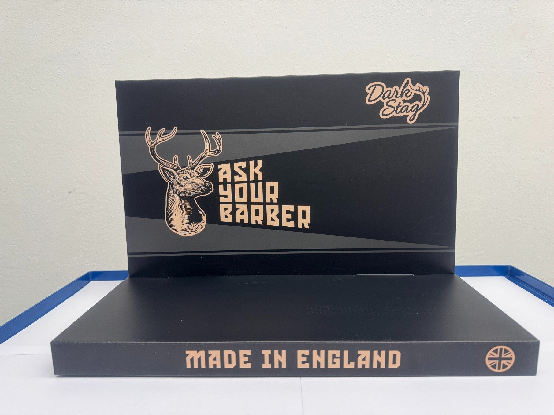 Dark Stag - Theken-Display aus Karton